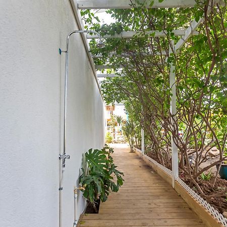 Maho Beach House - Petite Studio - Beach Access Buitenkant foto