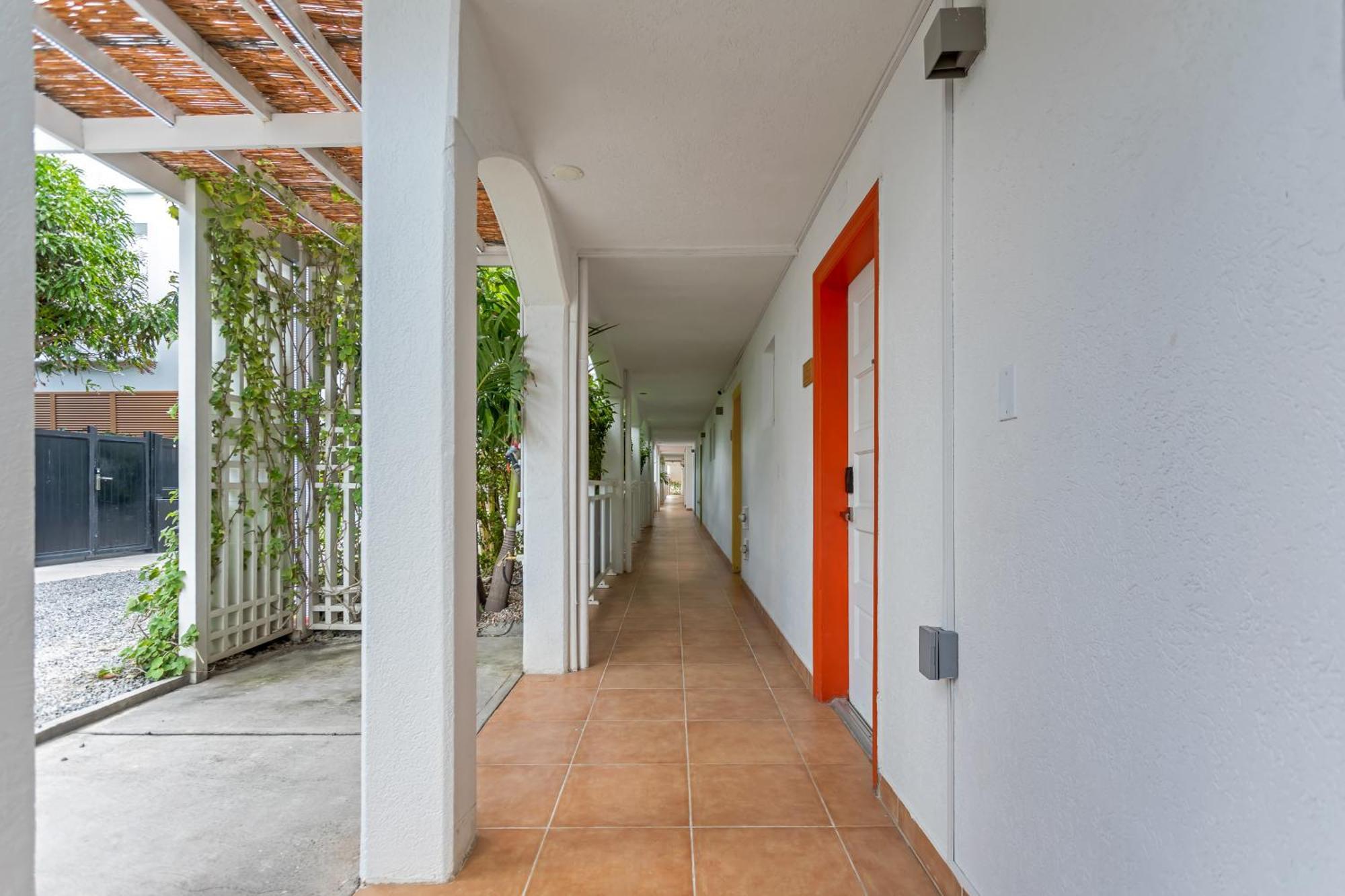 Maho Beach House - Petite Studio - Beach Access Buitenkant foto