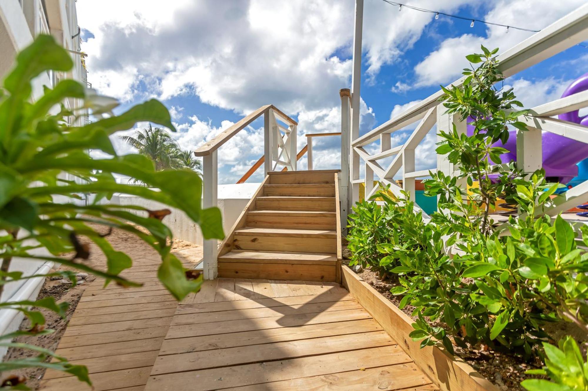 Maho Beach House - Petite Studio - Beach Access Buitenkant foto
